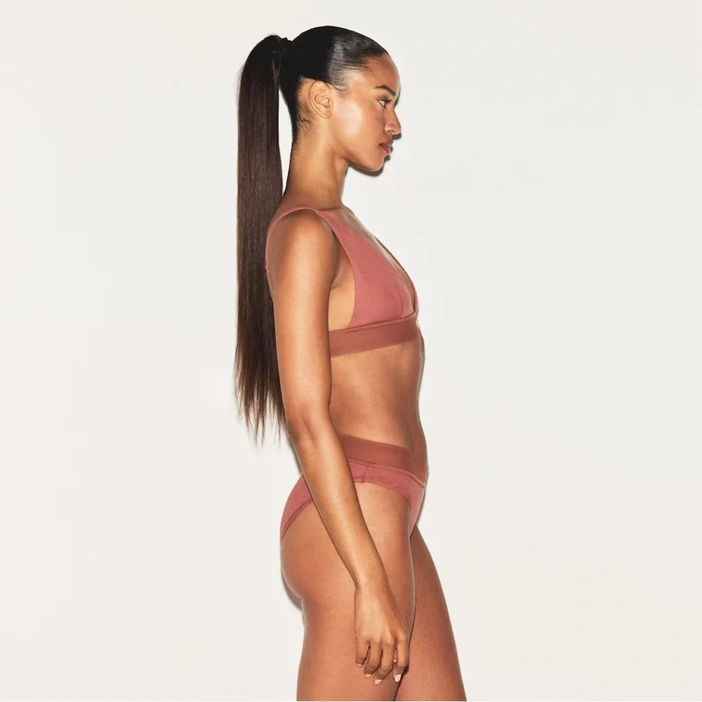 SKIMS Cotton Ribbed Plunge Bralette In Redwood- LARGE - Picture 5 of 6